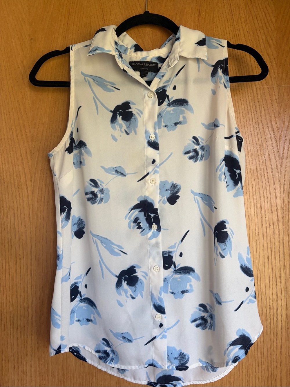 Banana Republic Sleeveless Floral Button-Front Camisole in White and Blue